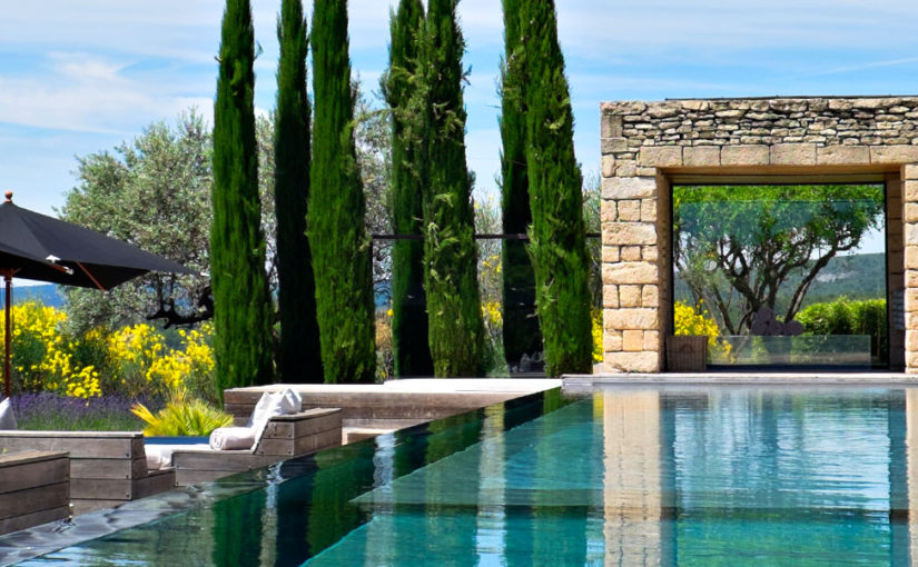 Lounge poolside in Provence